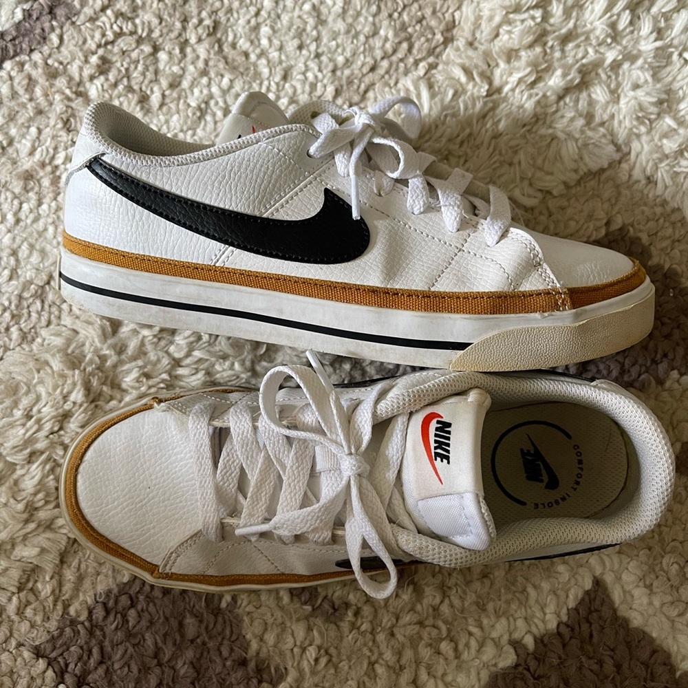 Nike Court Legacy
